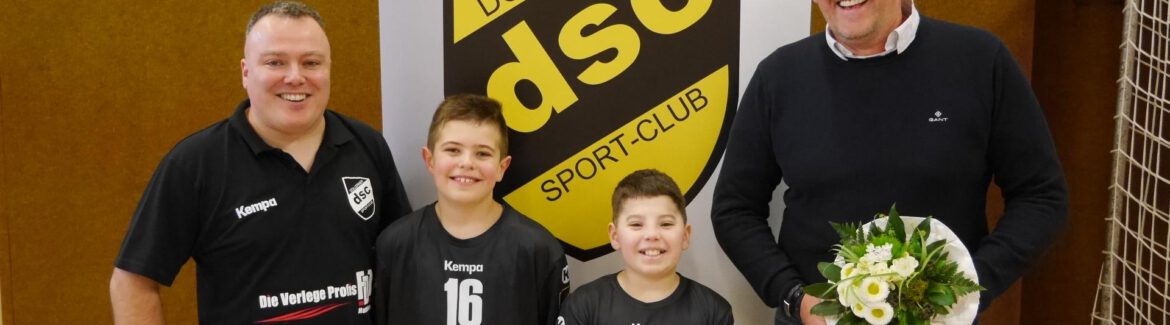Jugend: MJE-Handballer werden von FDT um Klaus Horeis mit neuen Trikots unterstützt